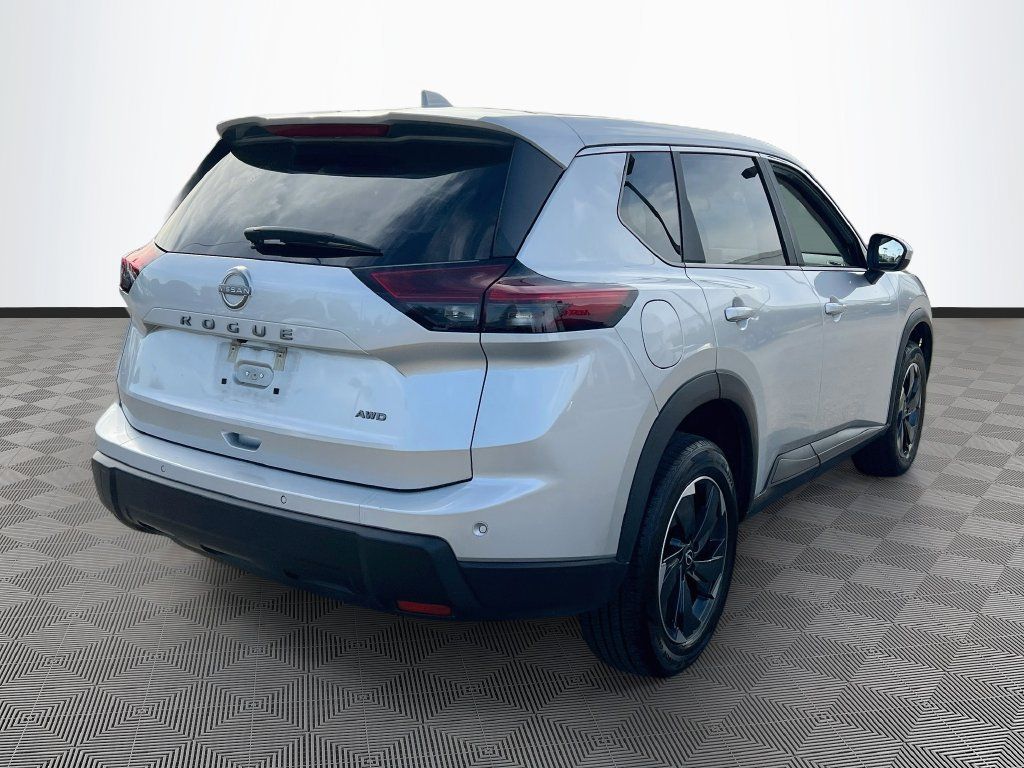Used 2025 Nissan Rogue SV AWD/4WD image 7