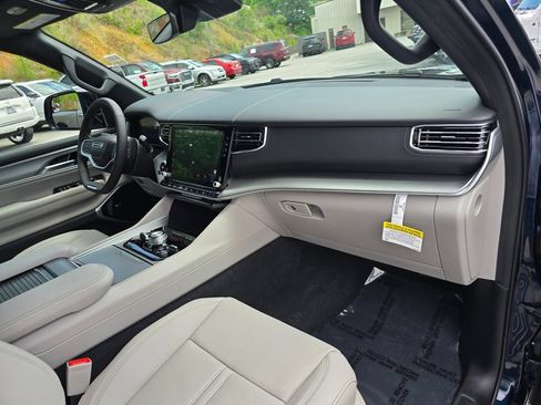 New 2026 Jeep Grand Wagoneer Limited AWD/4WD image 29