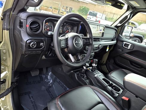 New 2026 Jeep Wrangler Unlimited Rubicon w/ Technology Group image 10