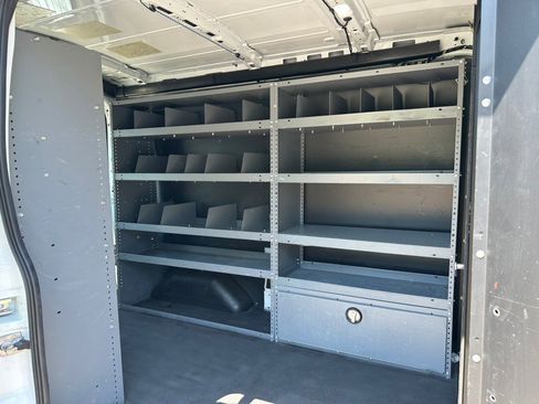 Used 2018 Ford Transit 250 130 Medium Roof RWD image 29