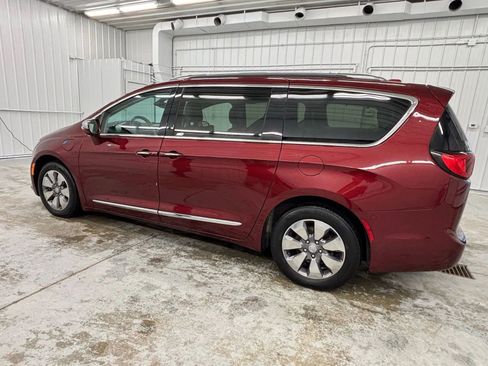 Used 2018 Chrysler Pacifica Limited FWD image 4