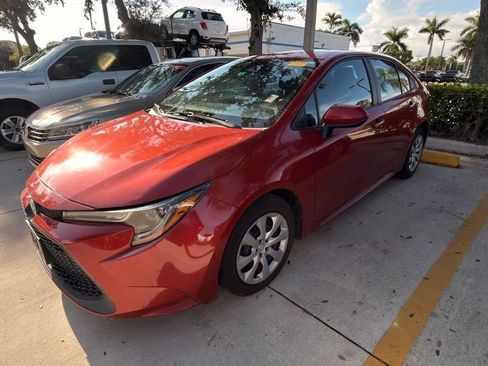 Used 2021 Toyota Corolla LE FWD image 2
