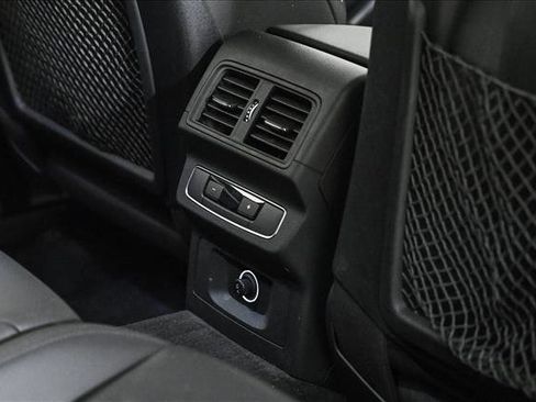 Used 2020 Audi Q5 Premium image 18