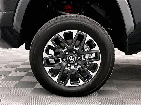 Used 2026 Toyota Tundra Limited AWD/4WD image 10