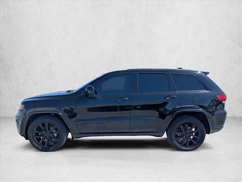 Used 2020 Jeep Grand Cherokee Altitude RWD image 9