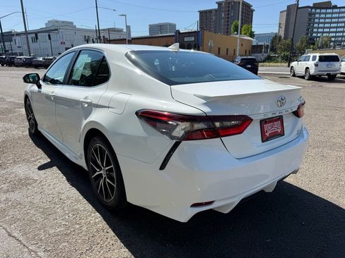Used 2024 Toyota Camry SE w/ Cold Weather Package AWD/4WD image 5