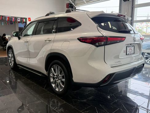 Used 2021 Toyota Highlander Limited AWD/4WD image 4