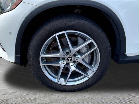 Used 2018 Mercedes-Benz GLC 300 4MATIC image 34