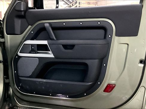 Used 2021 Land Rover Defender 90 First Edition image 26