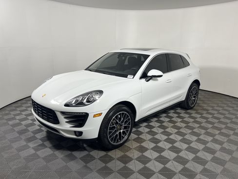Certified 2018 Porsche Macan S AWD/4WD image 11