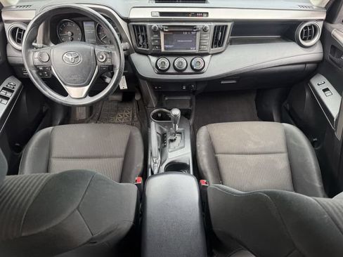Used 2018 Toyota RAV4 LE FWD image 11