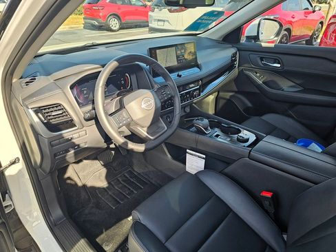 Certified 2025 Nissan Rogue SL w/ Tech Package image 19