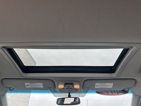 Used 2017 Toyota Sienna XLE image 19