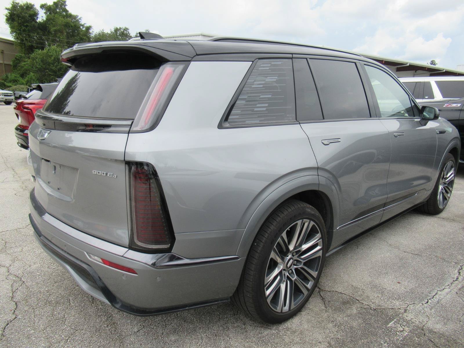 Used 2026 Cadillac Vistiq Platinum w/ LPO, Floor Liner Package AWD/4WD image 6
