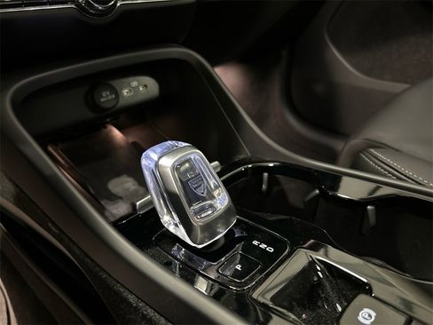 Certified 2023 Volvo XC40 B5 Plus w/ Protection Package image 19