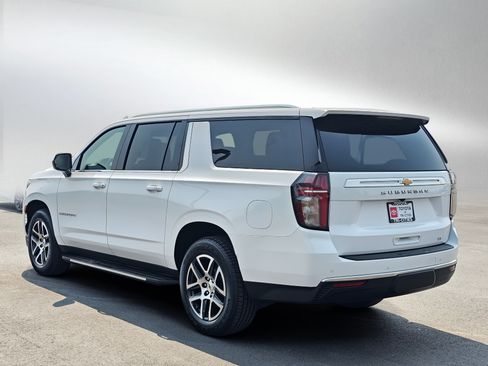 Used 2021 Chevrolet Suburban LT AWD/4WD image 3