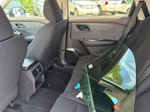 Used 2023 Nissan Rogue S AWD/4WD image 31