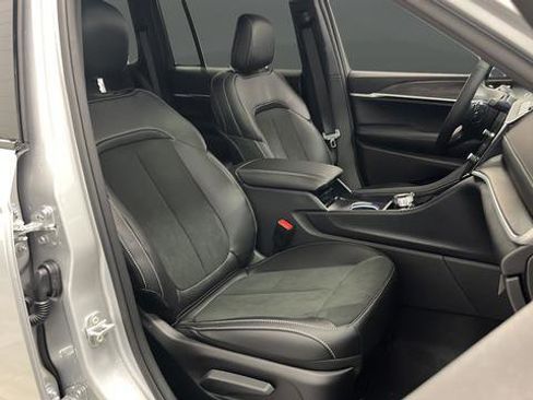 New 2026 Jeep Grand Cherokee Altitude image 25