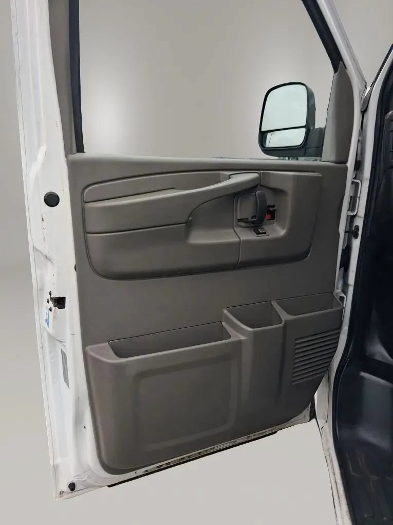Used 2015 Chevrolet Express 2500 RWD image 20