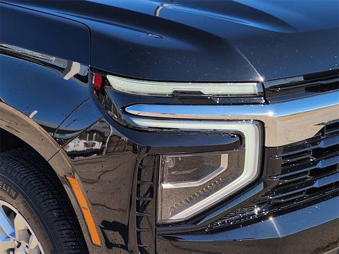 Used 2025 Chevrolet Suburban LS image 8