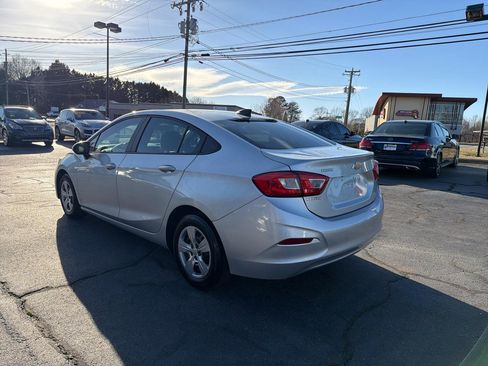 Used 2018 Chevrolet Cruze LS image 3