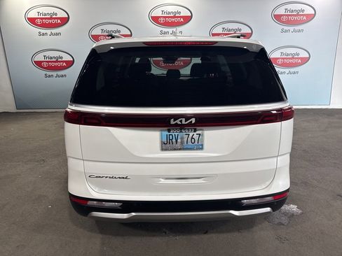 Used 2022 Kia Carnival LX image 5