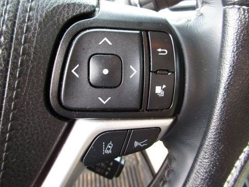 Used 2019 Toyota Highlander XLE AWD/4WD image 25