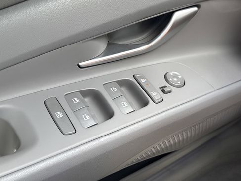New 2026 Hyundai Elantra SEL Sport FWD image 16