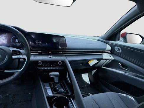Certified 2025 Hyundai Elantra SEL FWD image 23