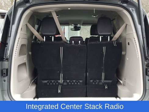 Used 2022 Chrysler Pacifica Touring-L FWD image 8