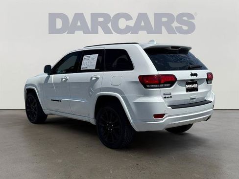 Used 2022 Jeep Grand Cherokee Laredo X AWD/4WD image 4
