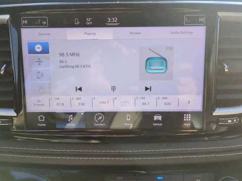 Used 2022 Chrysler Pacifica Touring-L FWD image 17