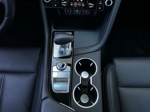 Used 2025 Genesis G70 2.5T image 15