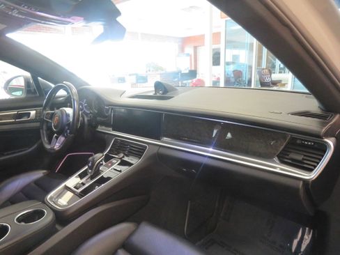 Used 2018 Porsche Panamera 4S image 31