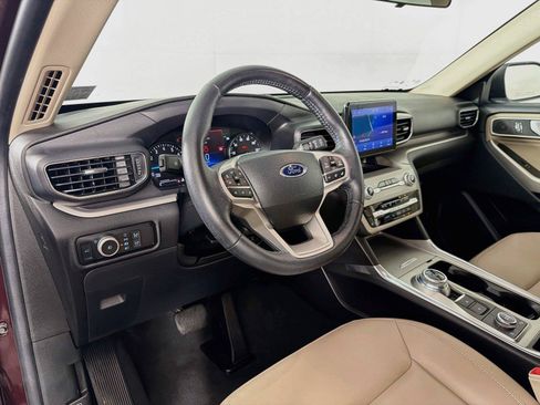 Used 2022 Ford Explorer XLT w/ Equipment Group 202A AWD/4WD image 16