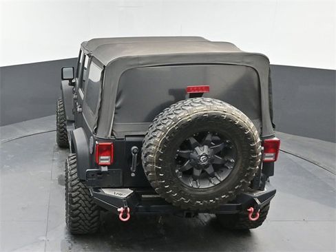 Used 2012 Jeep Wrangler Unlimited Sahara image 28