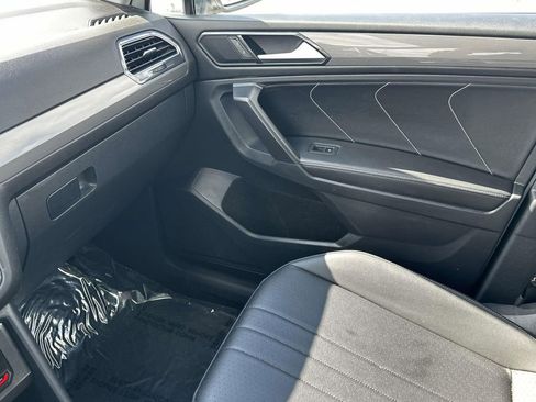 Used 2023 Volkswagen Tiguan SE w/ Panoramic Sunroof Package image 34