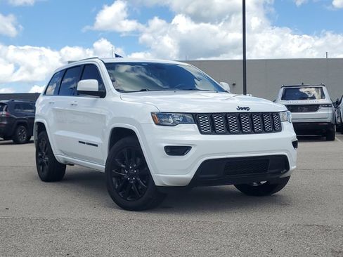 Used 2019 Jeep Grand Cherokee Altitude AWD/4WD image 40
