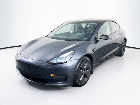 Used 2023 Tesla Model 3 Standard Range image 3
