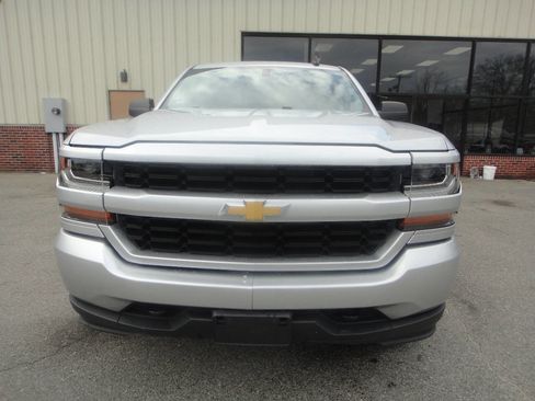 Used 2017 Chevrolet Silverado 1500 Custom w/ Custom Convenience Package AWD/4WD image 2