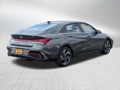 New 2026 Hyundai Elantra Limited FWD image 4