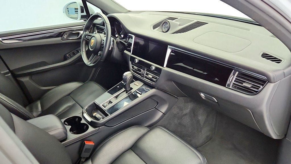 Used 2024 Porsche Macan Turbo w/ Premium Plus Package AWD/4WD image 25