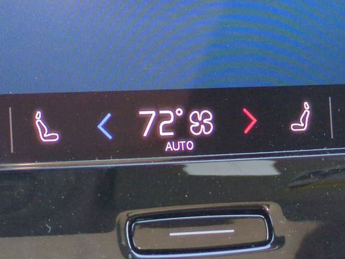 New 2025 Volvo XC40 B5 Core w/ Protection Package Premier image 22