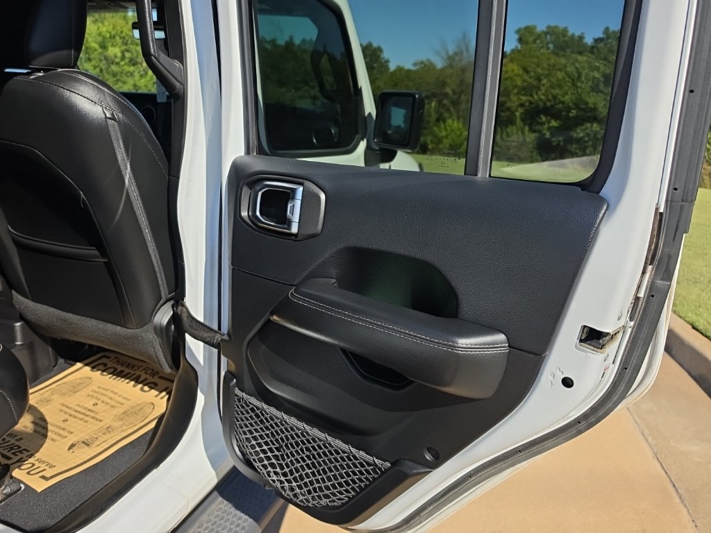Used 2018 Jeep Wrangler Unlimited Sahara AWD/4WD image 21
