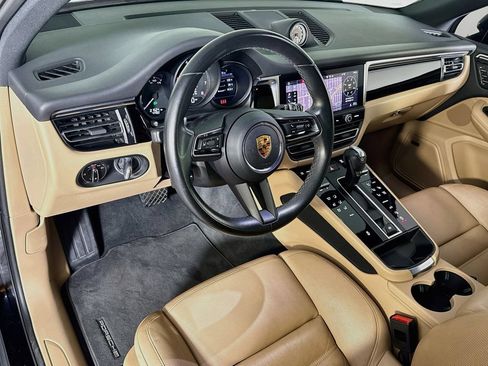 Certified 2023 Porsche Macan AWD/4WD image 4