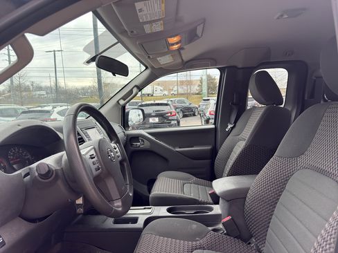 Used 2016 Nissan Frontier SV image 9