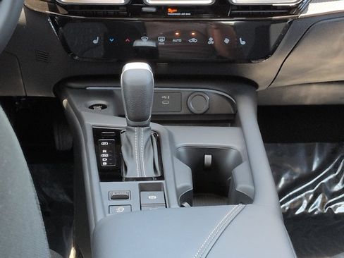 Certified 2026 Nissan Sentra SV w/ SV Convenience Package FWD image 18