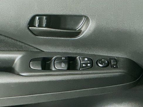 Certified 2025 Nissan Kicks Play S image 18