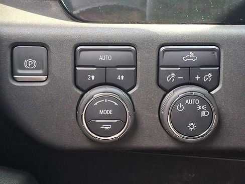 Certified 2024 Chevrolet Silverado 1500 LT image 26