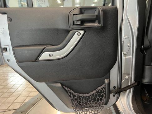 Used 2015 Jeep Wrangler Unlimited Sahara w/ Dual Top Group AWD/4WD image 28